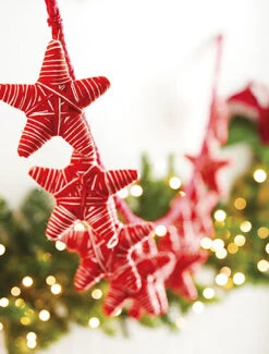 6 Foot Star Garland - Red And White Yarn With 10 Stars